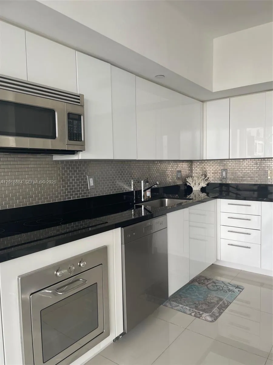 92 SW 3rd St # 3008, Miami FL 33130