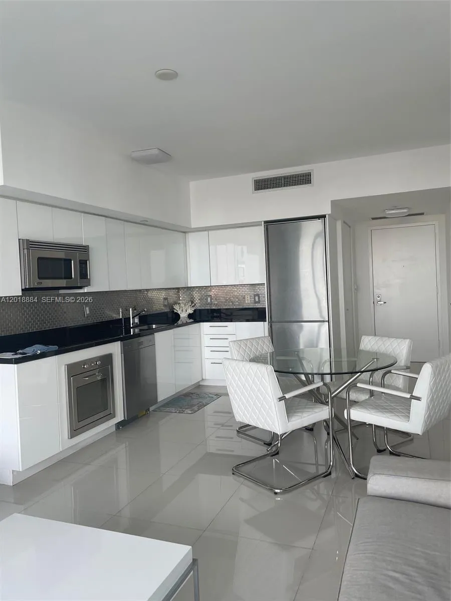 92 SW 3rd St # 3008, Miami FL 33130