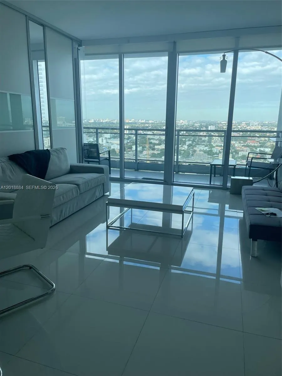 92 SW 3rd St # 3008, Miami FL 33130