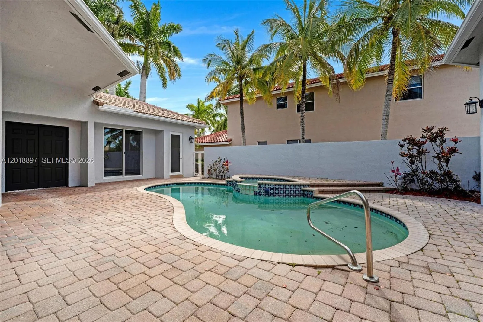 1666 Victoria Pointe Cir, Weston FL 33327