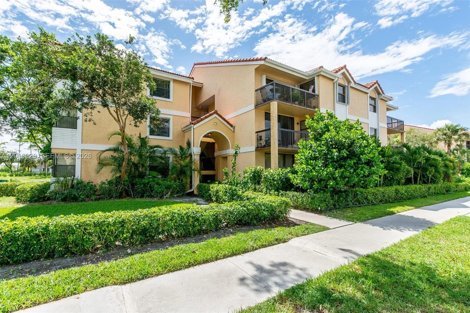 2 bedroom 2 bath for sale at 5721 Riverside Dr, Coral Springs FL 33067