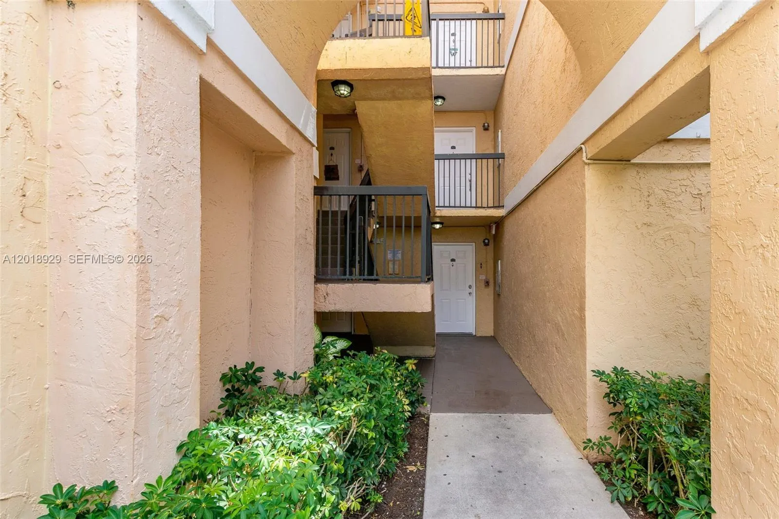 5721 Riverside Dr, Coral Springs FL 33067
