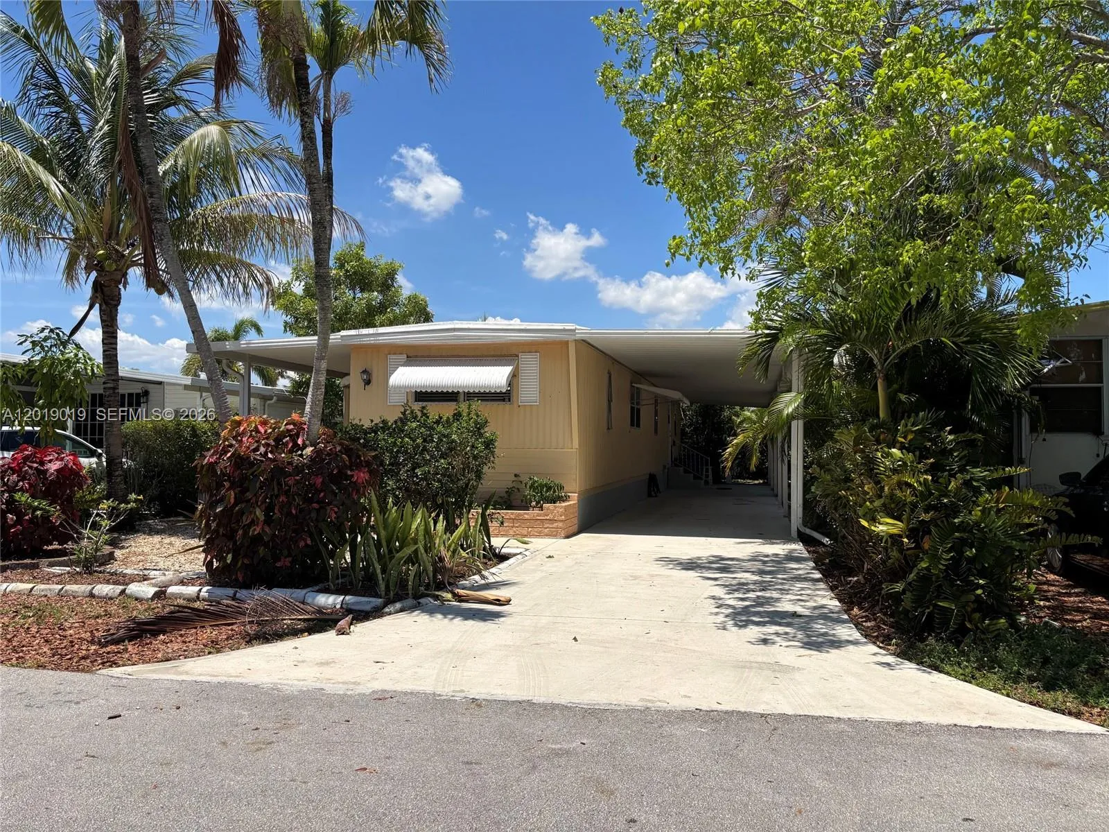2939 W Marina Dr, Dania Beach FL 33312