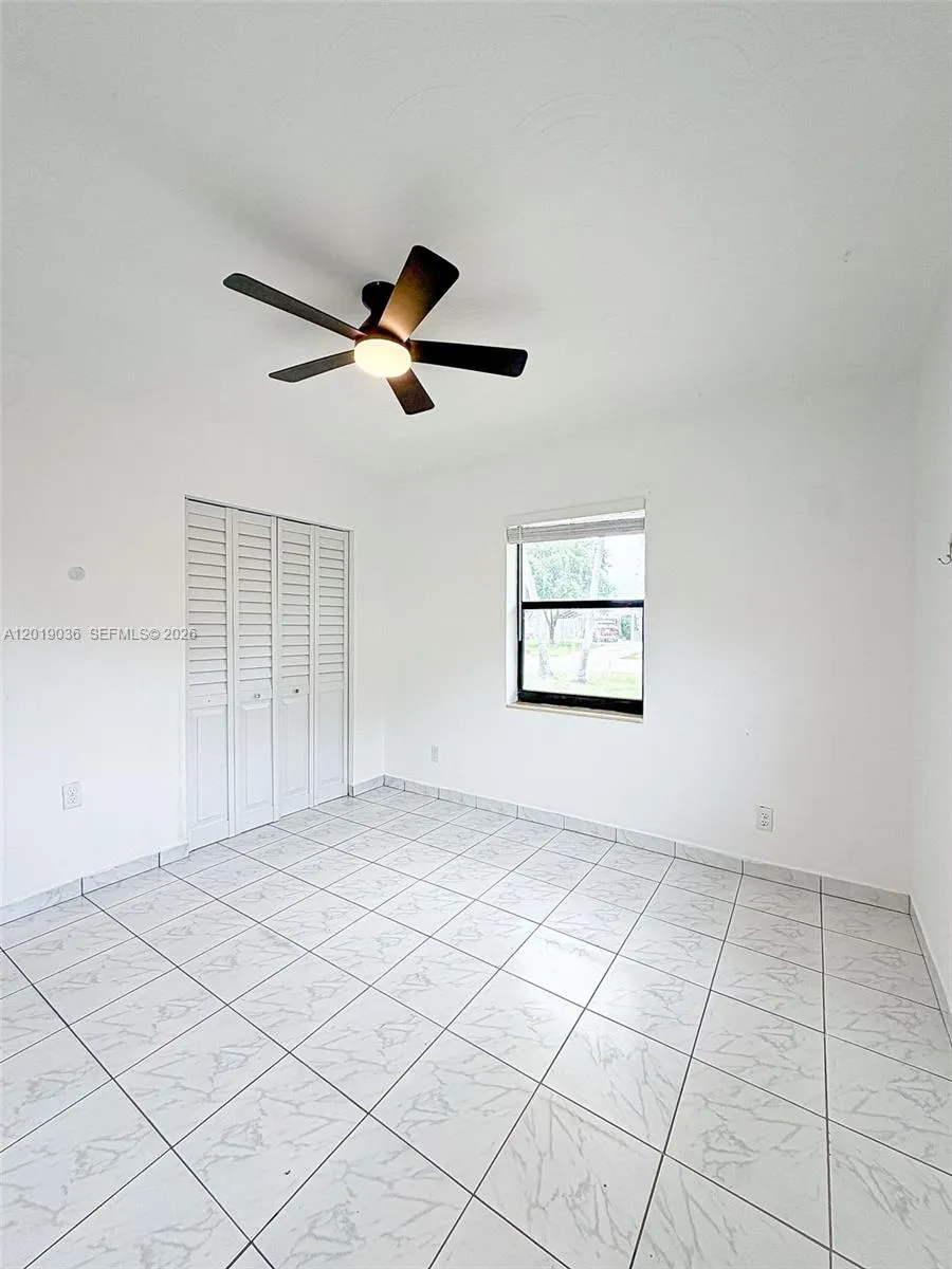 240 NW 36th St, Oakland Park FL 33309