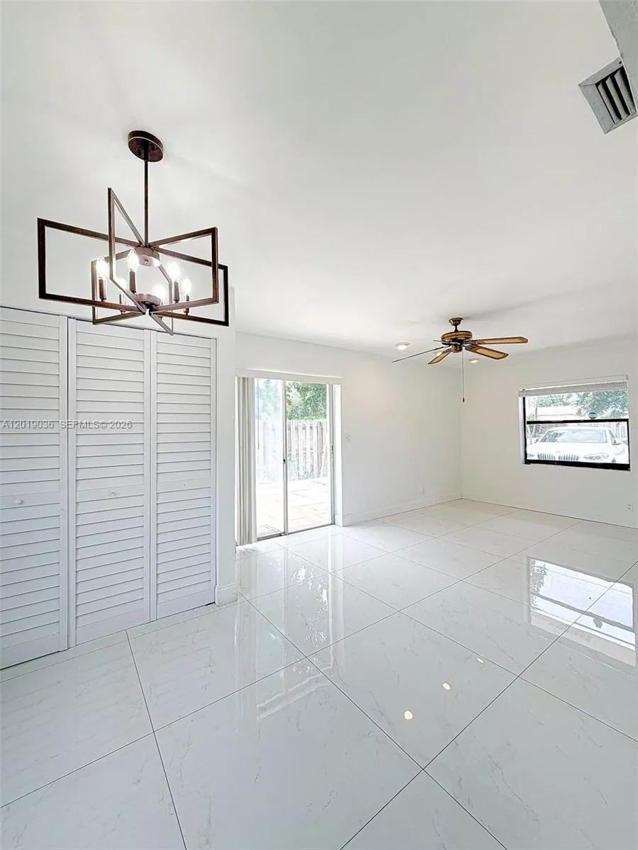 240 NW 36th St, Oakland Park FL 33309