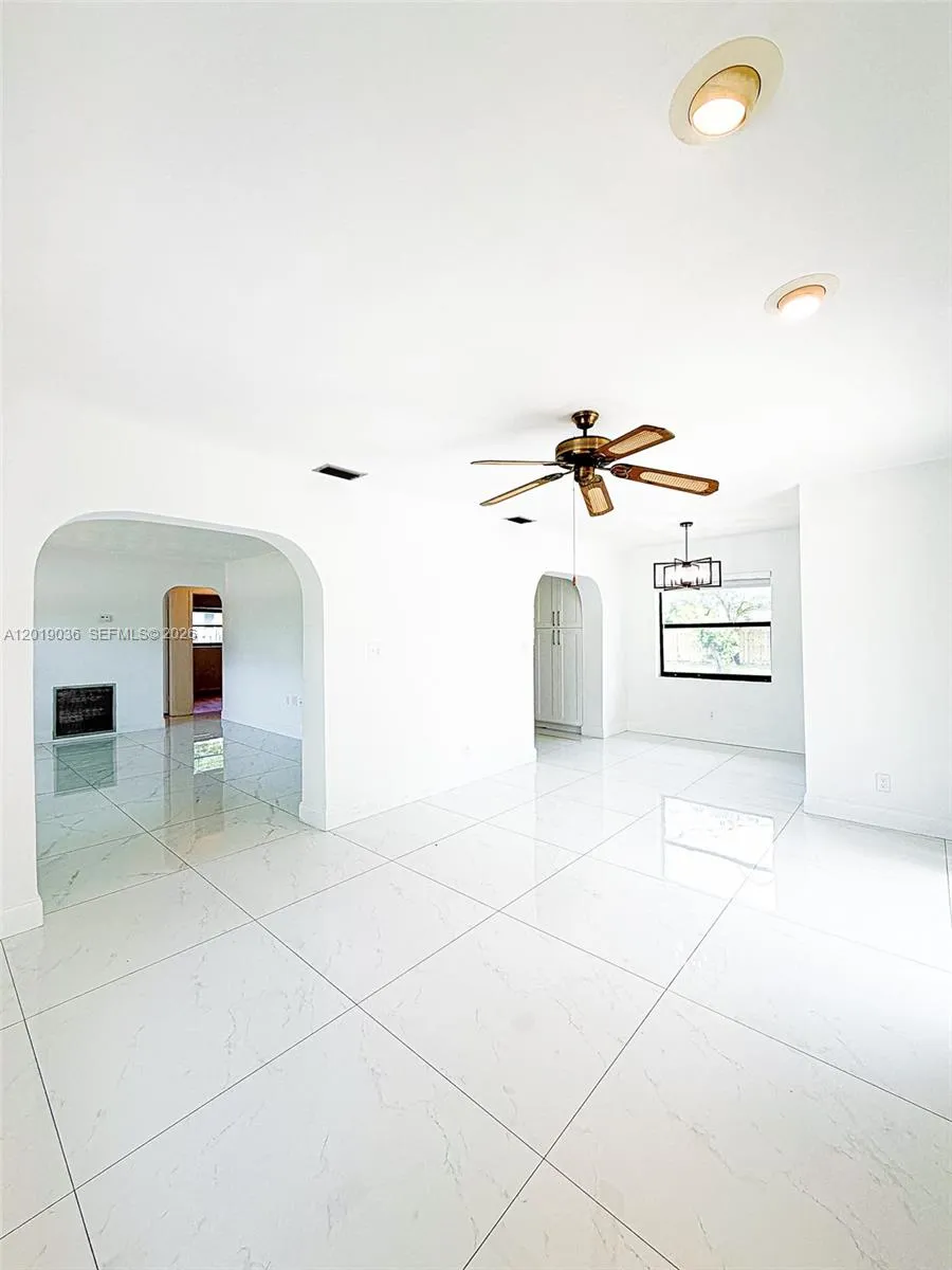 240 NW 36th St, Oakland Park FL 33309