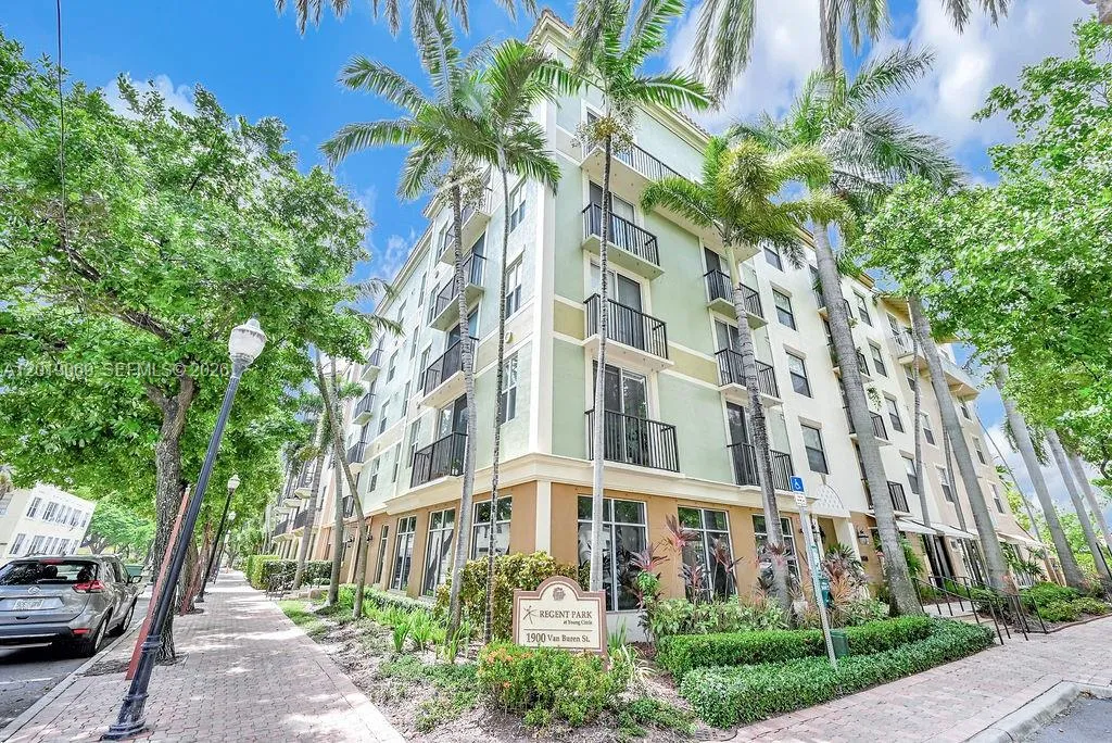 2 bedroom 2 bath for sale at 1900 Van Buren St # 113B, Hollywood FL 33020