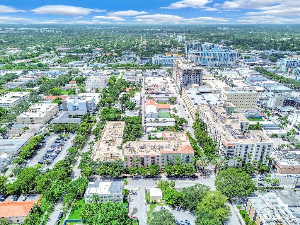 1900 Van Buren St # 113B, Hollywood FL 33020