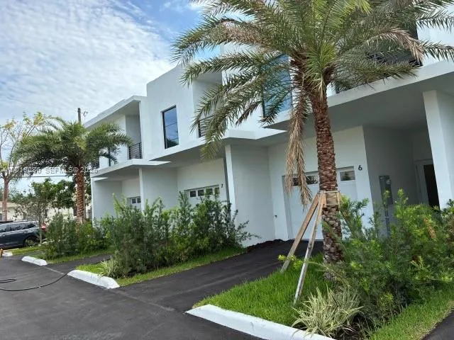 2511 Pierce St # 6, Hollywood FL 33020