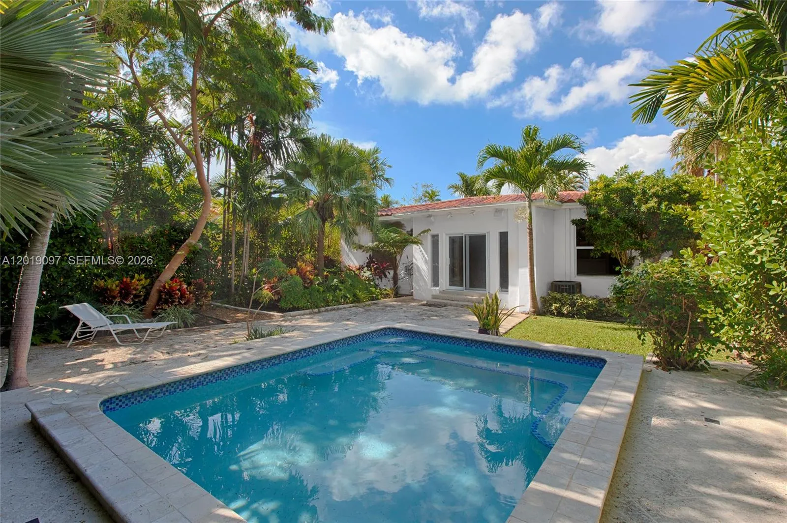 745 Lakeview Dr, Miami Beach FL 33140