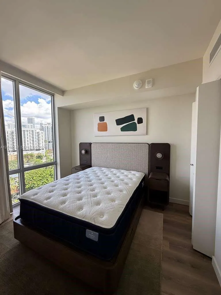1611 SW 2nd ave # 911, Miami FL 33129
