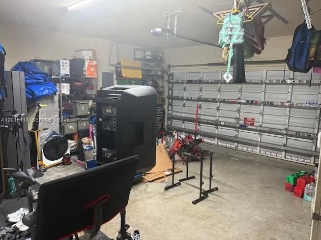 16564 SW 43rd St, Unincorporated Dade County FL 33185