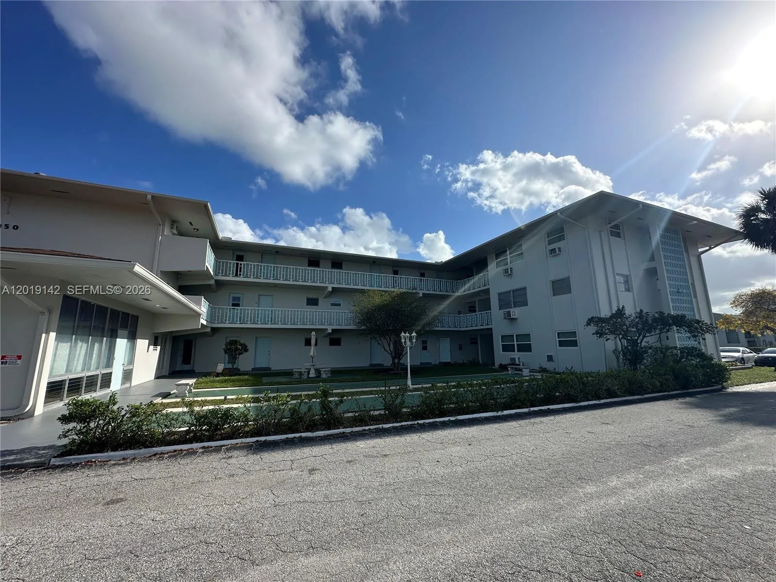 1 bedroom 1 bath for sale at 1050 E Sample Rd # 208, Pompano Beach FL 33064