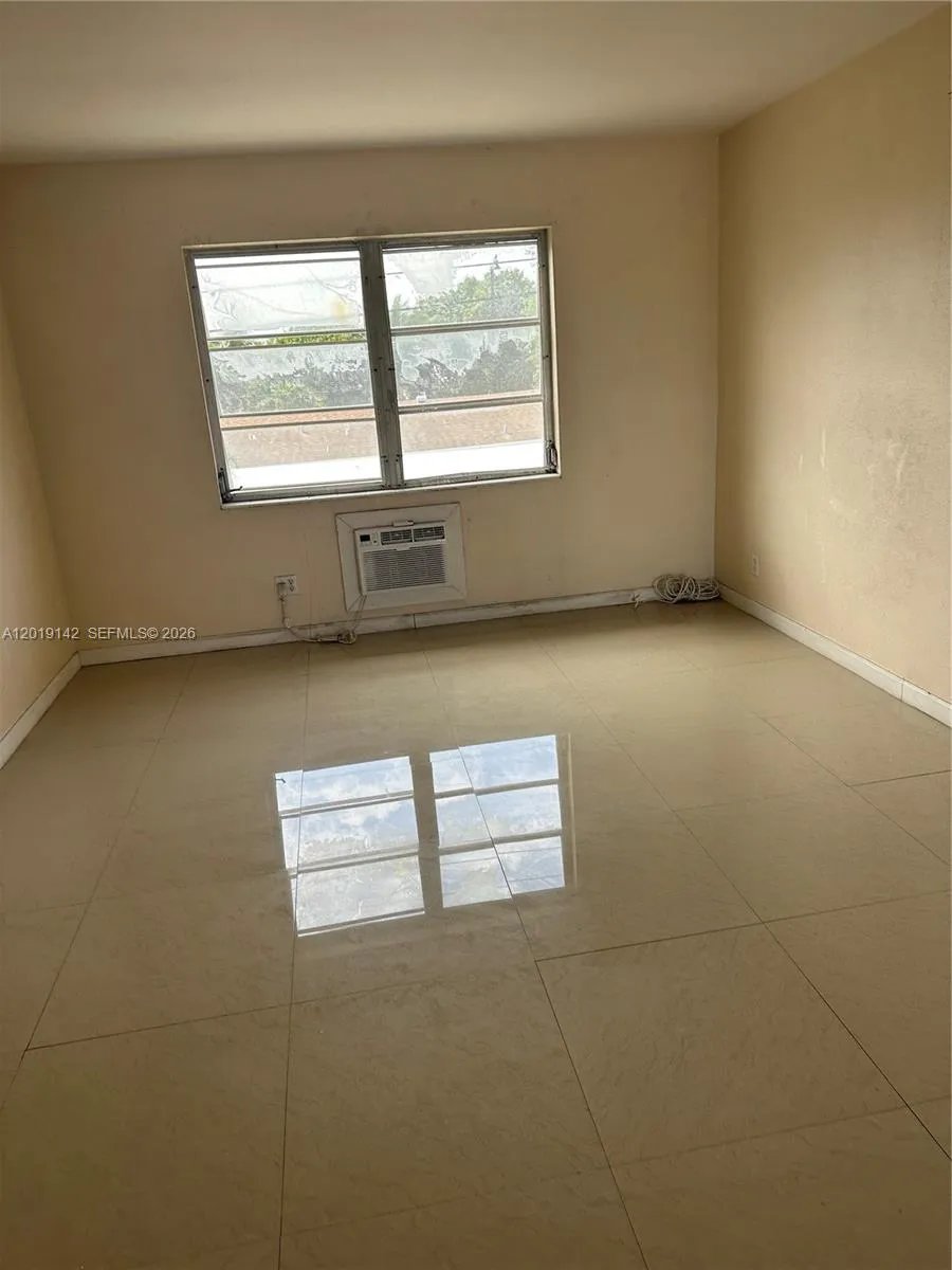 1050 E Sample Rd # 208, Pompano Beach FL 33064
