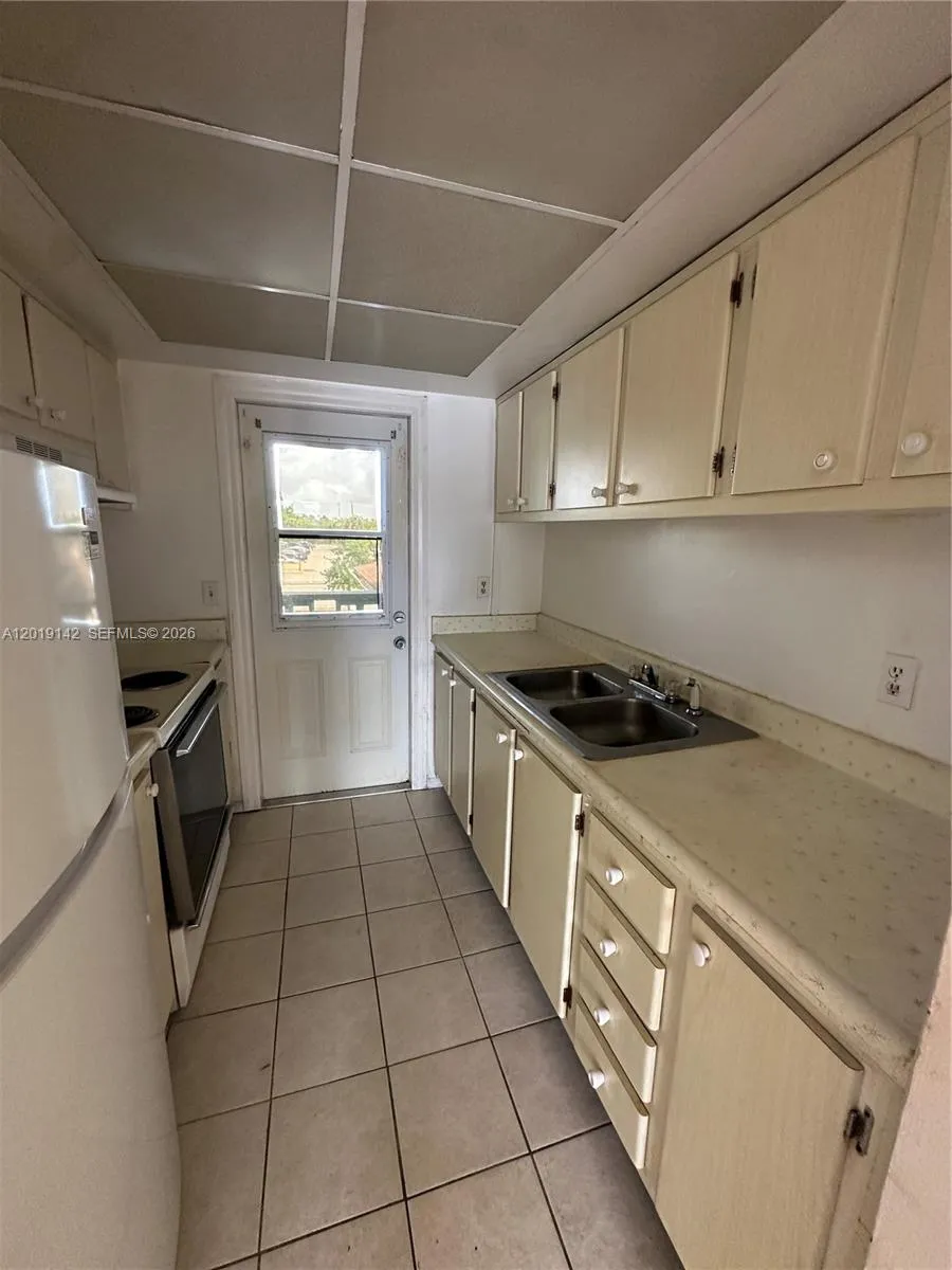 1050 E Sample Rd # 208, Pompano Beach FL 33064