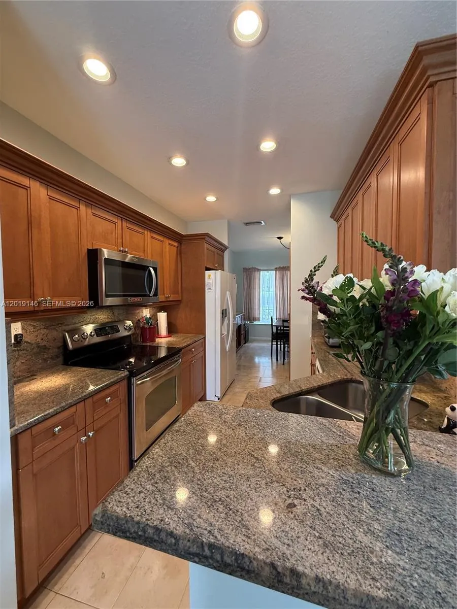 3 bedroom 2 bath for sale at 724 NW 170th Ter, Pembroke Pines FL 33028