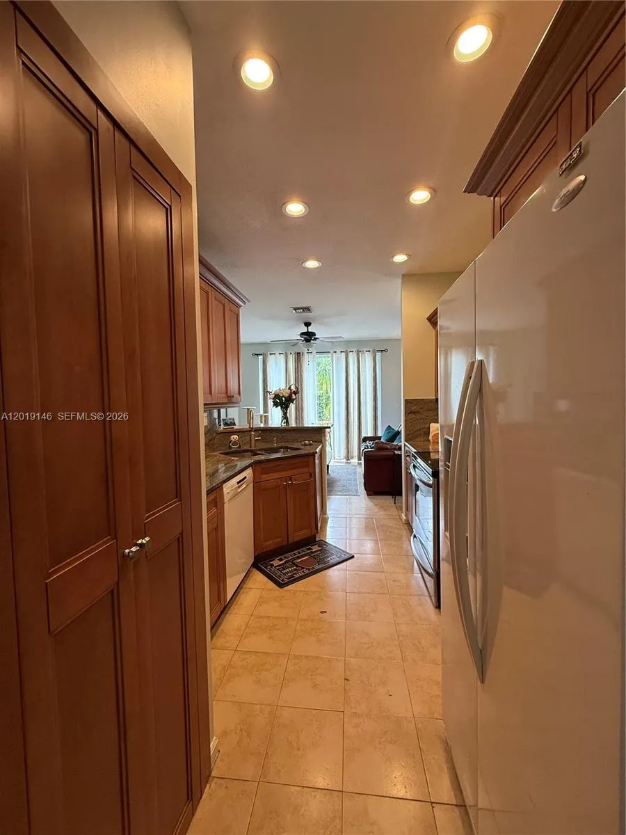 724 NW 170th Ter, Pembroke Pines FL 33028