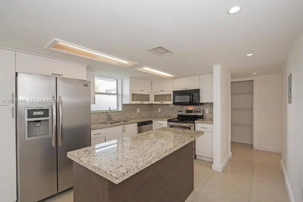 9375 Fontainebleau Blvd # L315, Miami FL 33172