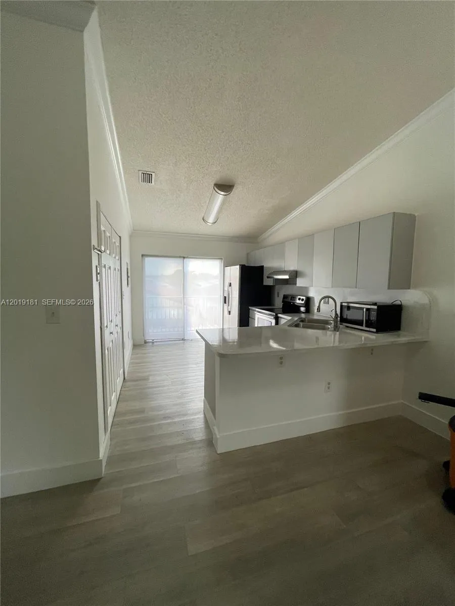 3375 W 76th St # 211, Hialeah FL 33018