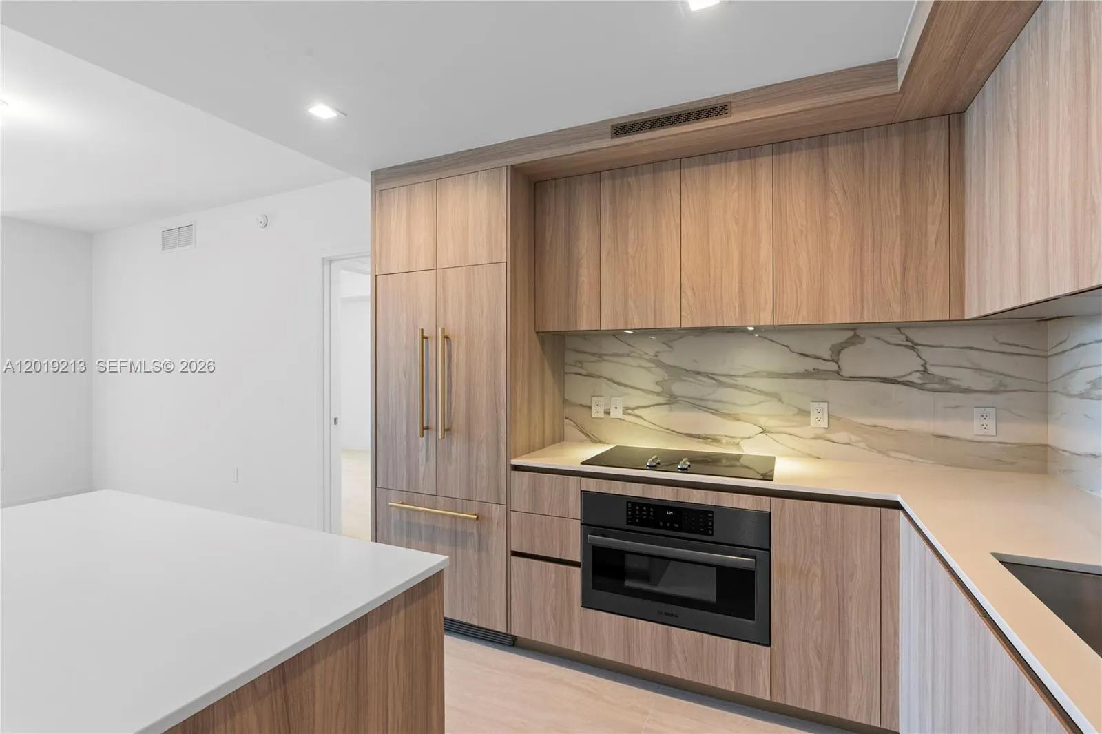 77 SE 5 # 3702, Miami FL 33131