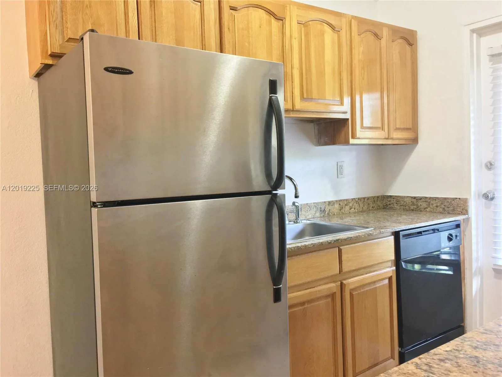 95 Edgewater Dr # 207, Coral Gables FL 33133