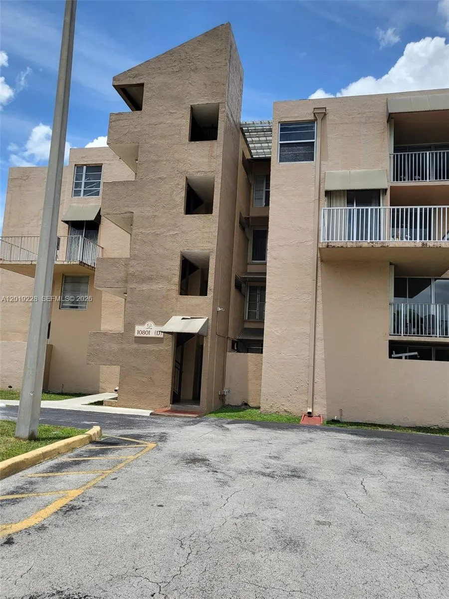 10801 SW 109th Ct # D305, Miami FL 33176