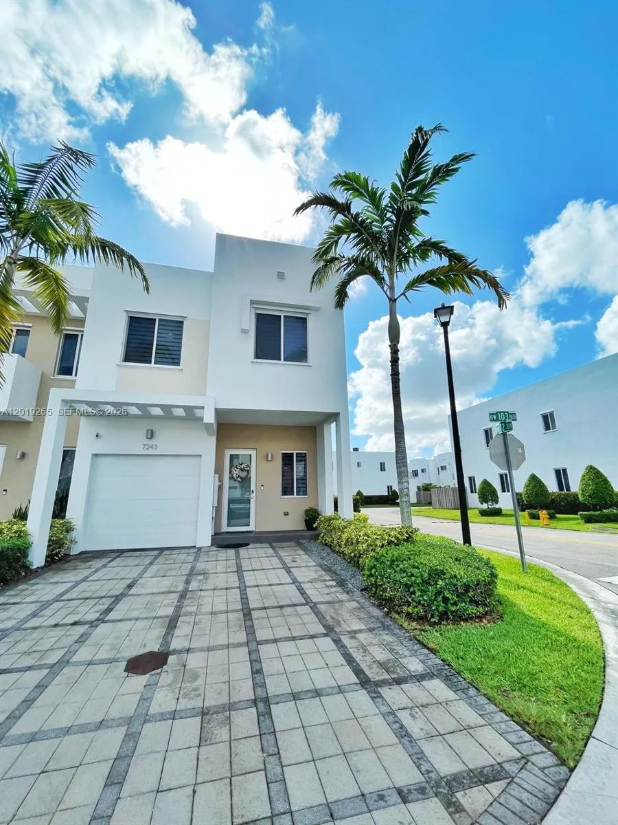 7243 NW 103rd Path, Doral FL 33178