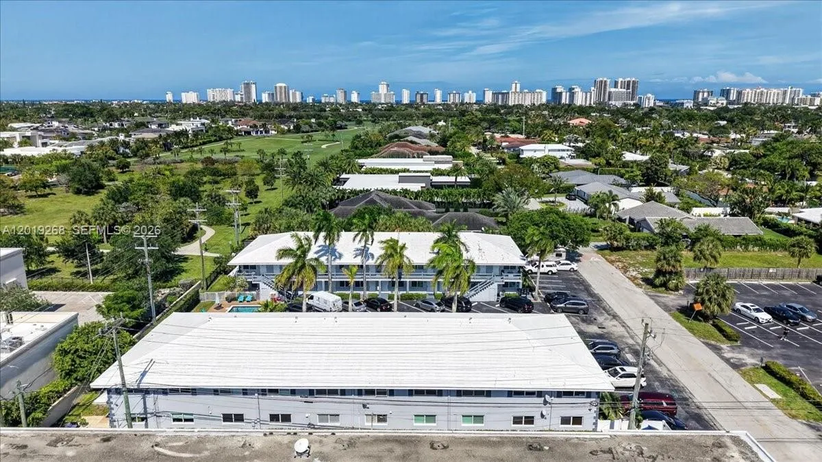 3 bedroom 2 bath for sale at 2115 NE 37th Dr # 120, Fort Lauderdale FL 33308