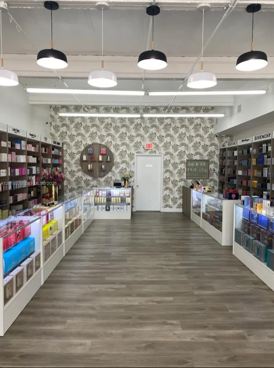 1917 NW 20th St, Miami FL 33142