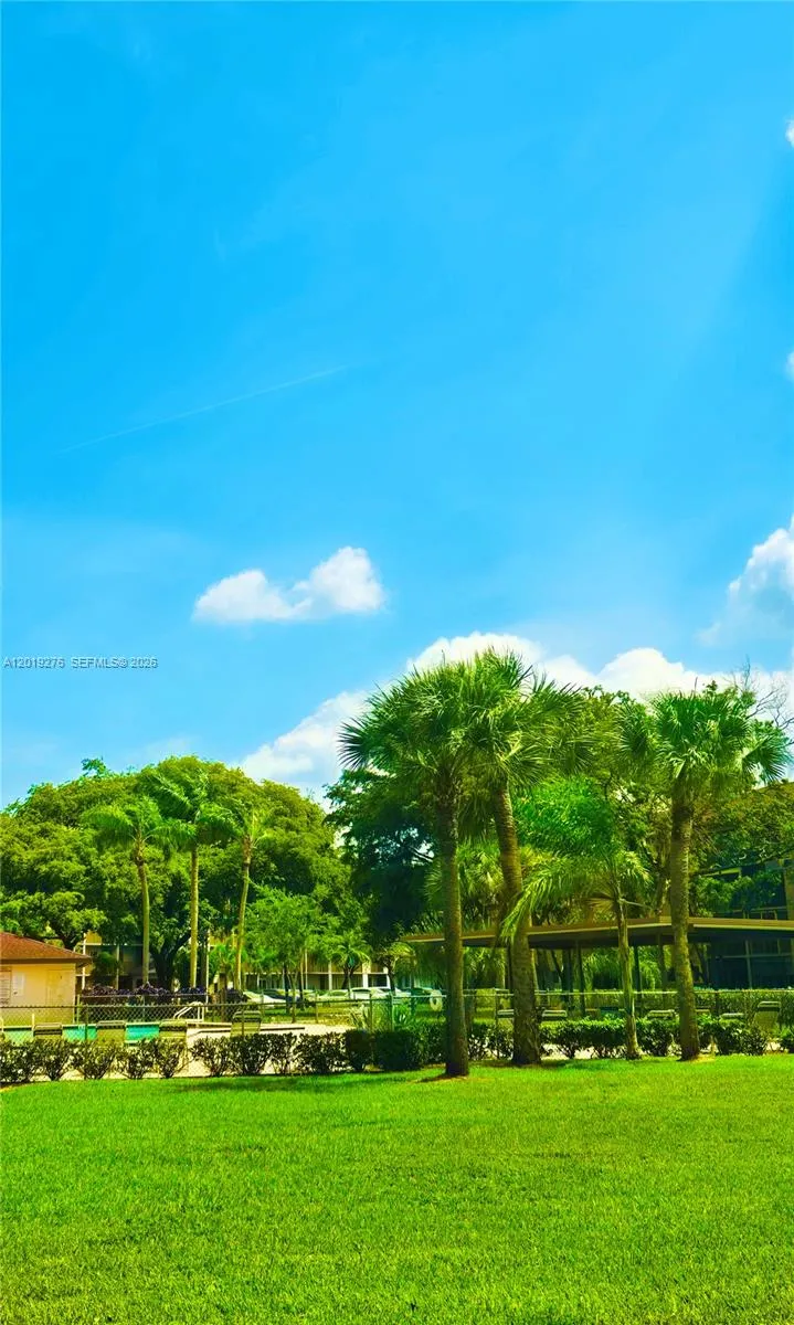 13700 SW 14th St # 411D, Pembroke Pines FL 33027