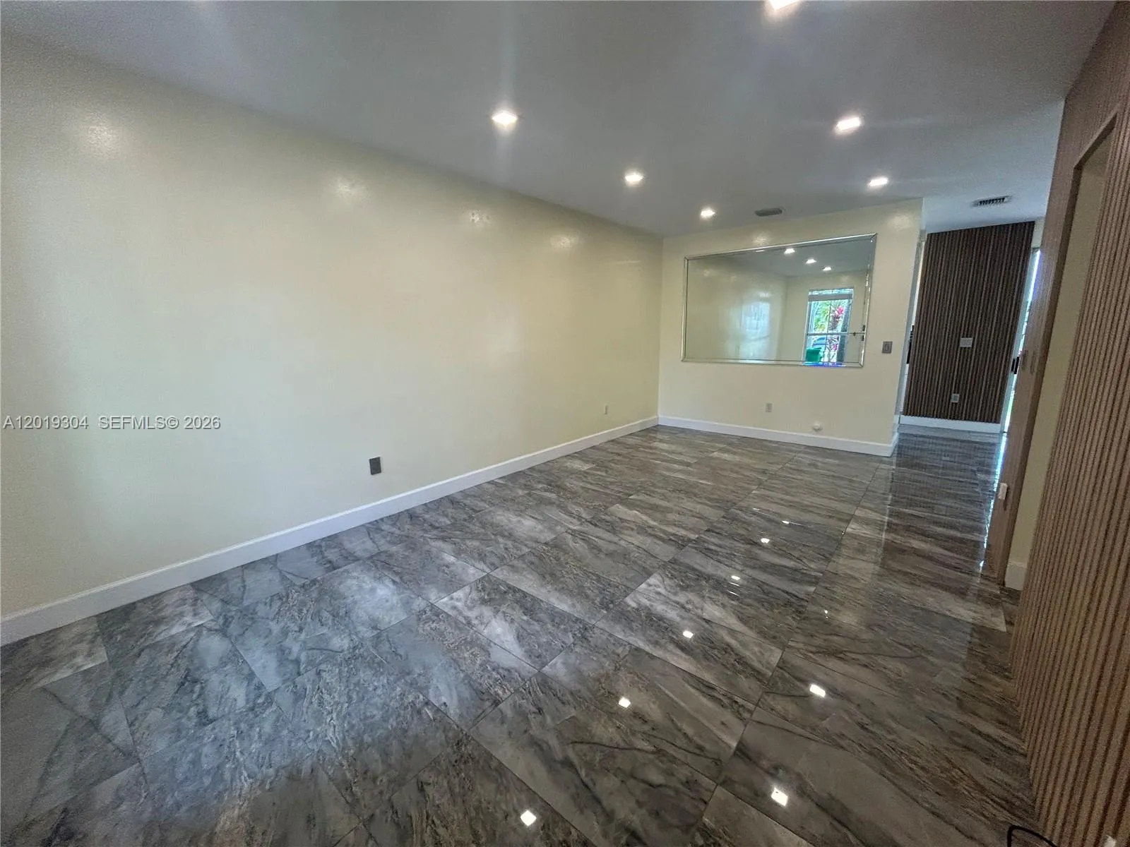 254 Riverwalk Cir, Sunrise FL 33326