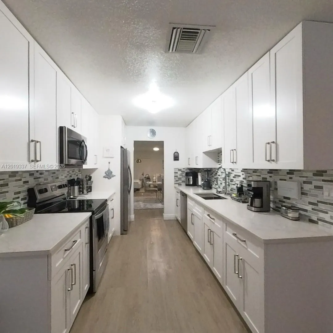 11913 Donlin Dr, Wellington FL 33414