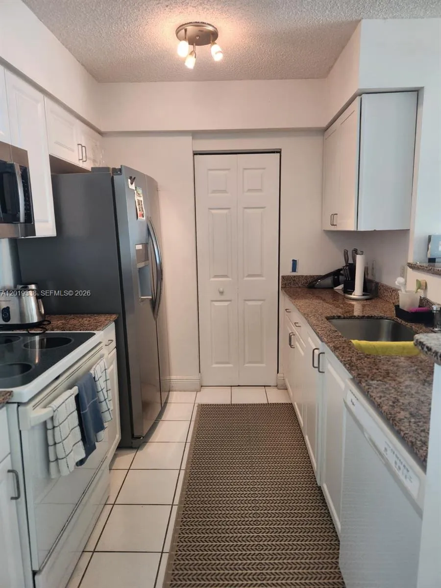 1155 Brickell Bay Dr # 1807, Miami FL 33131