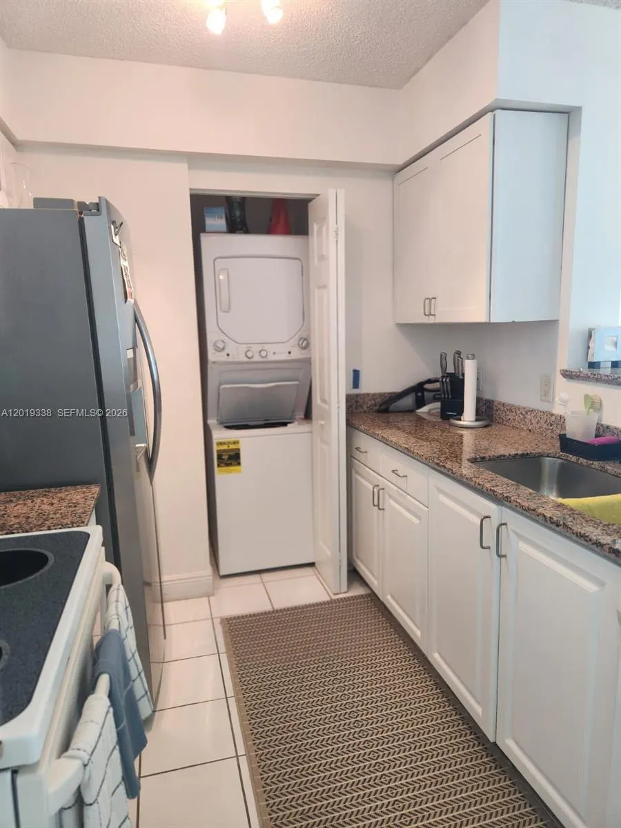 1155 Brickell Bay Dr # 1807, Miami FL 33131