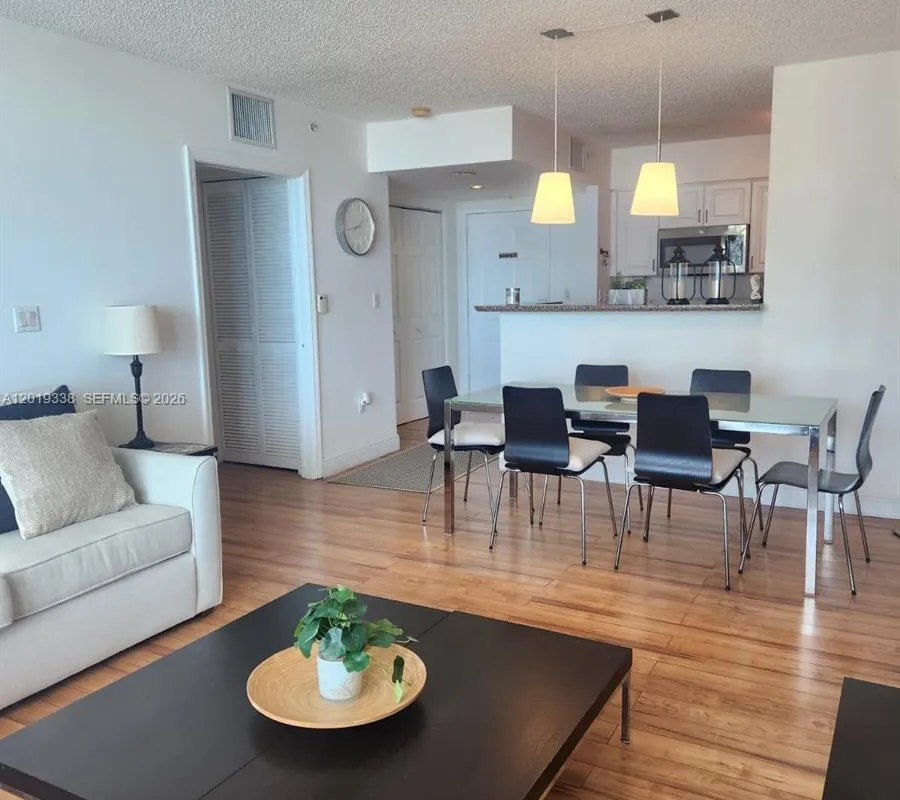 1155 Brickell Bay Dr # 1807, Miami FL 33131