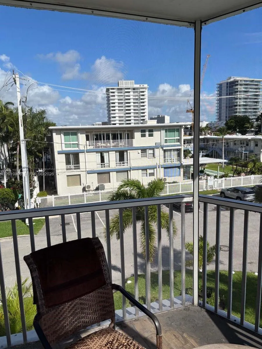 2 bedroom 2 bath for sale at 720 Bayshore Dr # 301, Fort Lauderdale FL 33304