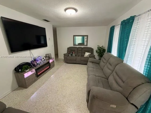9385-9387 SW 37th St, Miami FL 33165