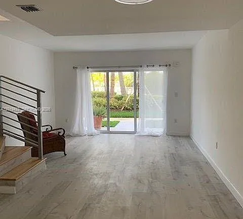881 Ocean Dr, Key Biscayne FL 33149