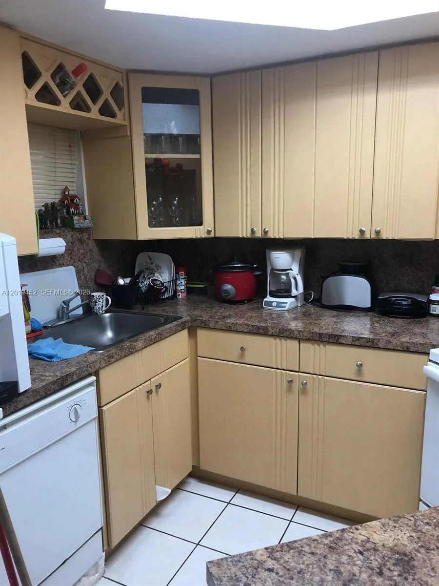 8245 Lake Dr # 204, Doral FL 33166