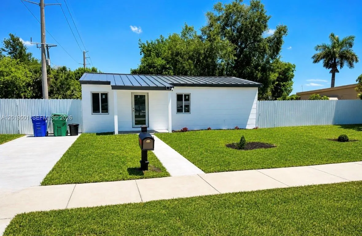 1881 NW 157th St, Miami Gardens FL 33054
