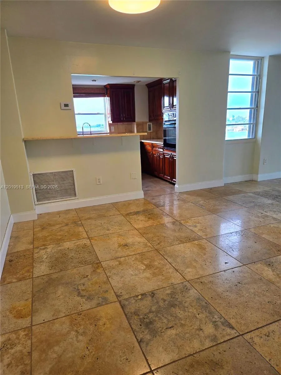 1865 79 st  Cswy # i, North Bay Village FL 33141