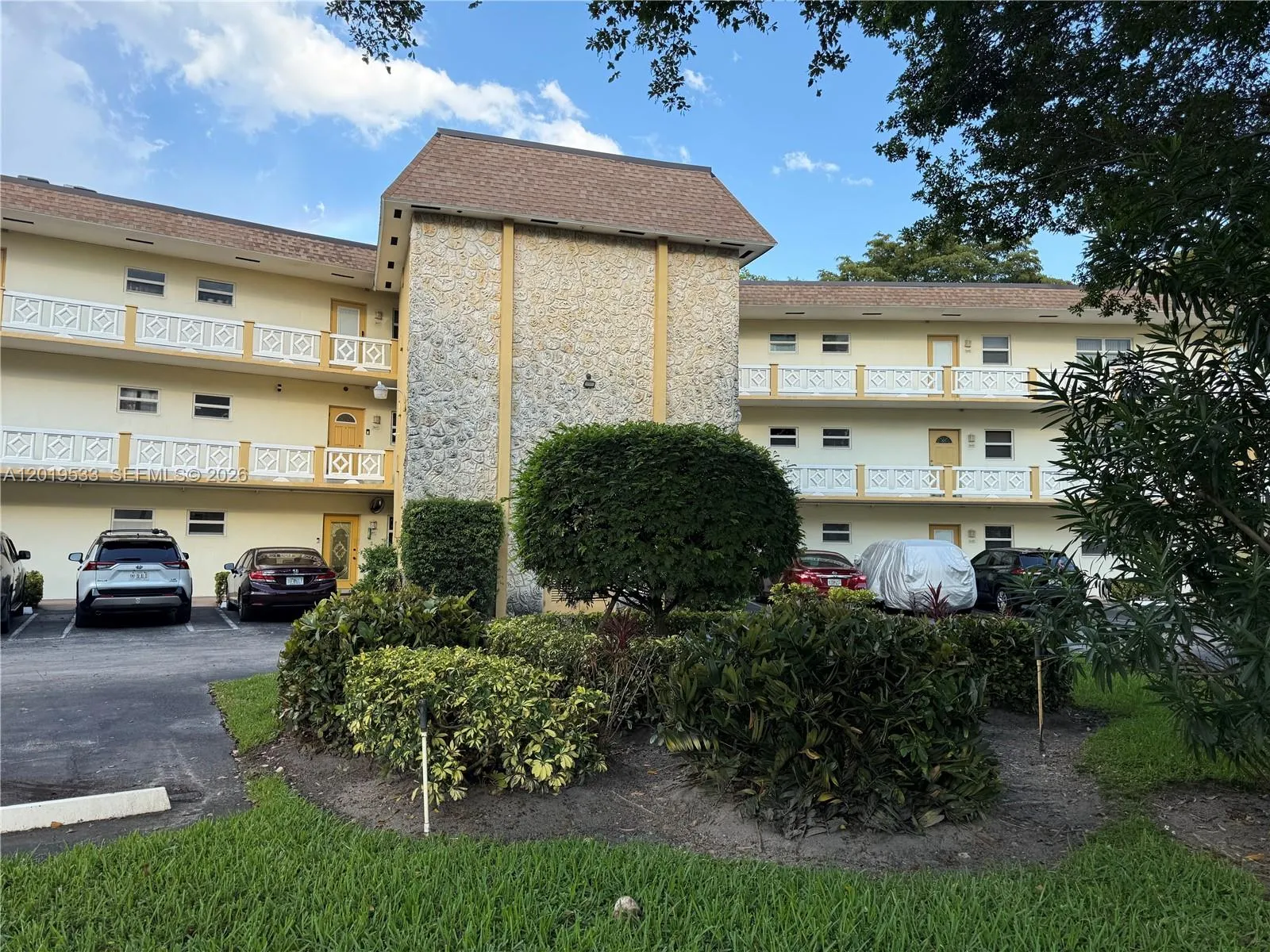 5131 W Oakland Park Blvd # 106, Lauderdale Lakes FL 33313