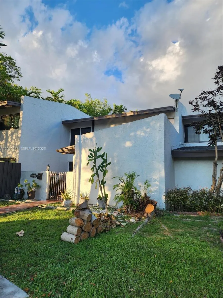 6931 SW 111th Ct, Miami FL 33173