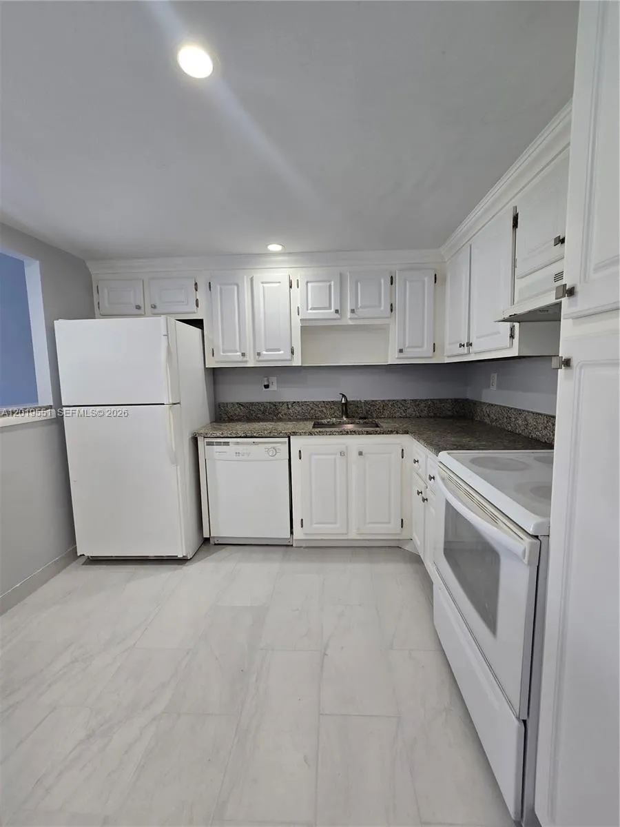 2761 Taft St # 106, Hollywood FL 33020