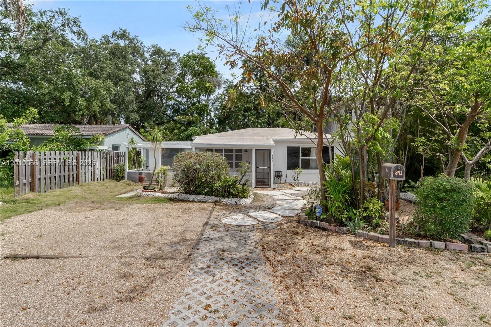 3 bedroom 2 bath for sale at 841 SW 11th Ct, Fort Lauderdale FL 33315