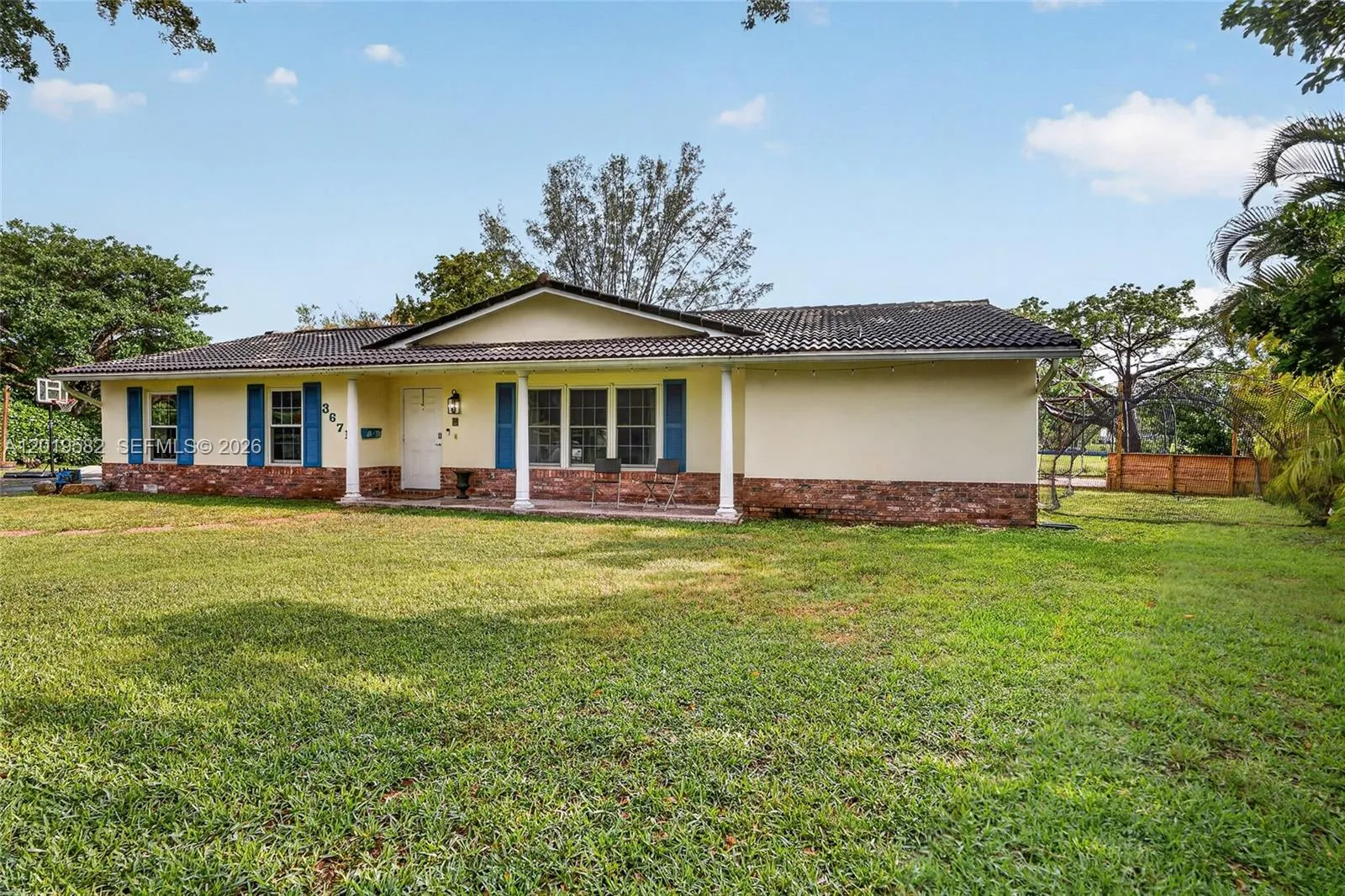 3671 NW 98th Ter, Coral Springs FL 33065