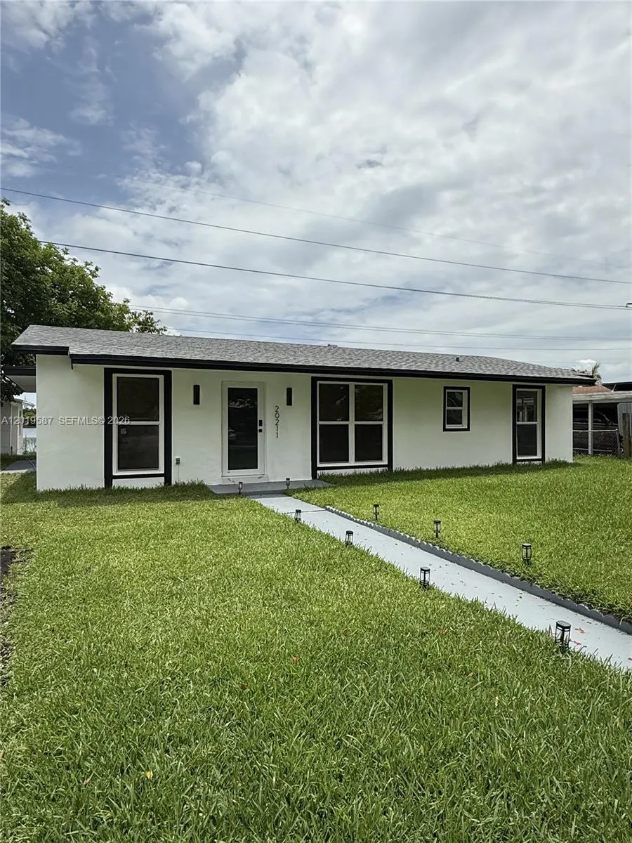 20211 NW 42nd Ave, Miami Gardens FL 33055