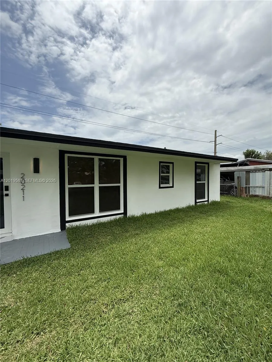 20211 NW 42nd Ave, Miami Gardens FL 33055