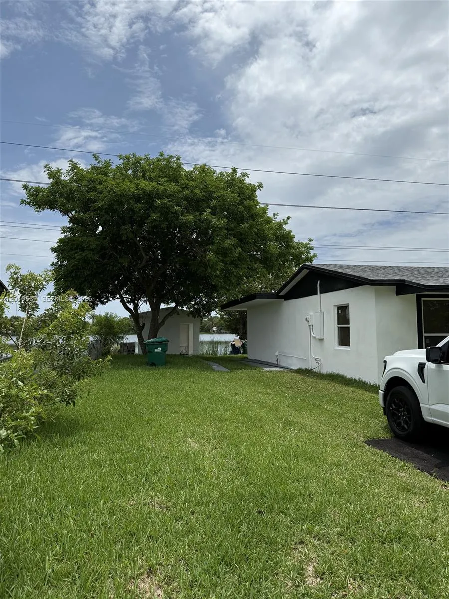 20211 NW 42nd Ave, Miami Gardens FL 33055