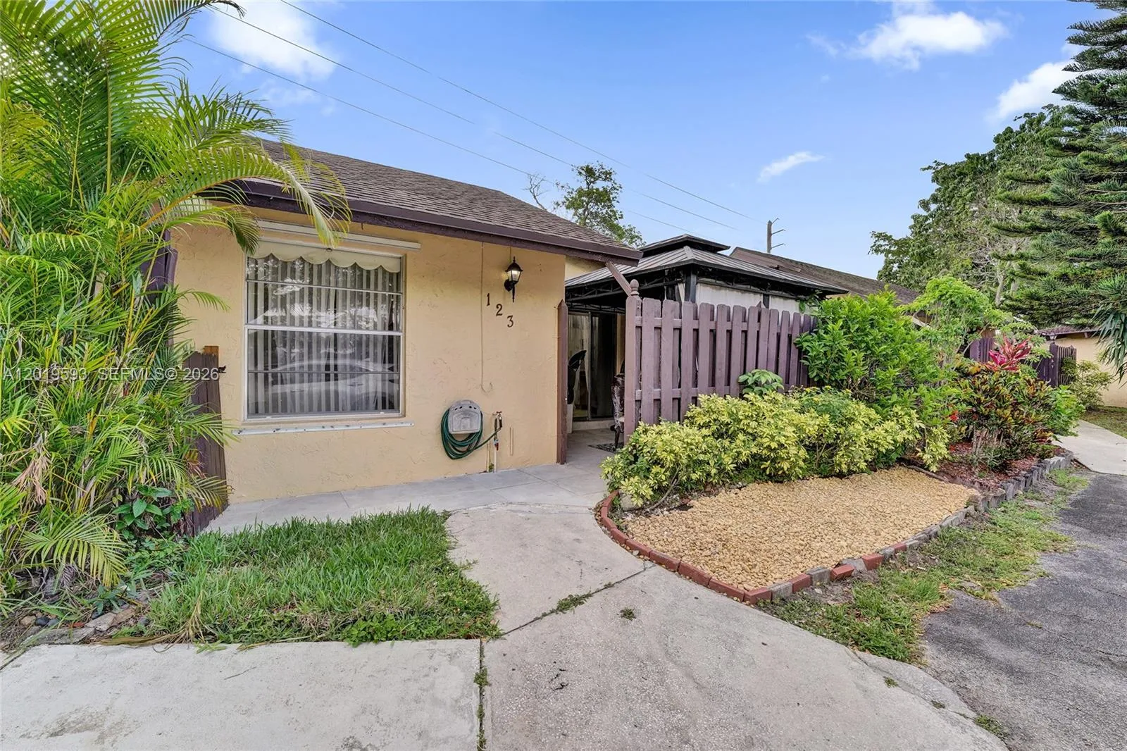 2 bedroom 2 bath for sale at 123 Briarwood Cir # 5, Hollywood FL 33024